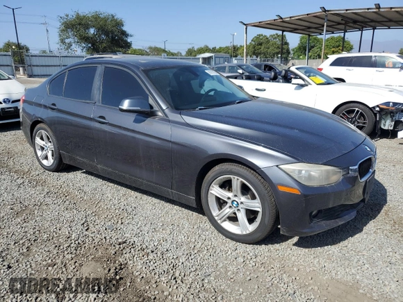 2013 BMW 3 Series 320i with VIN WBA3B1C58DK128983, listed as a Copart auction lot 61919185 with 155,698 mi miles and Clean title. Bid and sale history available at DreamBid. Image 4.