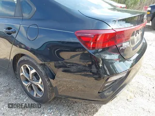 2019 Kia Forte LXS z VIN 3KPF24AD9KE131628, wystawiony jako IAAI lot #42657093 z przebiegiem 163 737 mil mil oraz . Historia ofert i sprzedaży dostępna na DreamBid. Obrazek 17.
