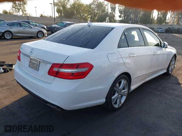 2013 Mercedes-Benz E 350 Luxury z VIN WDDHF5KB2DA741401, wystawiony jako IAAI lot #42605065 z przebiegiem 167 479 mil mil oraz . Historia ofert i sprzedaży dostępna na DreamBid. Obrazek 4.
