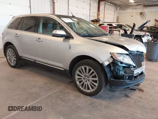 2012 Lincoln MKX z VIN 2LMDJ8JK6CBL06779, wystawiony jako IAAI lot #42211295 z przebiegiem 176 165 mil mil oraz . Historia ofert i sprzedaży dostępna na DreamBid. Obrazek 1.