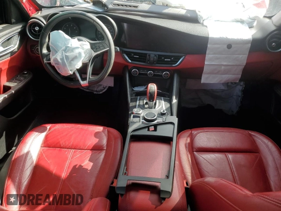 2017 Alfa Romeo Giulia z VIN ZARFAEBN7H7537325, wystawiony jako Copart lot #47110115 z przebiegiem Nie podano mil oraz Szkoda całkowita • Salvage title. Historia ofert i sprzedaży dostępna na DreamBid. Obrazek 8.