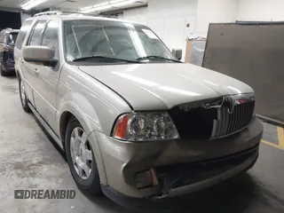 2005 Lincoln Navigator Luxury with VIN 5LMFU275X5LJ19216, listed as a IAAI auction lot 41641059 with 133,888 mi miles. Bid and sale history available at carsss.com. Image 1.