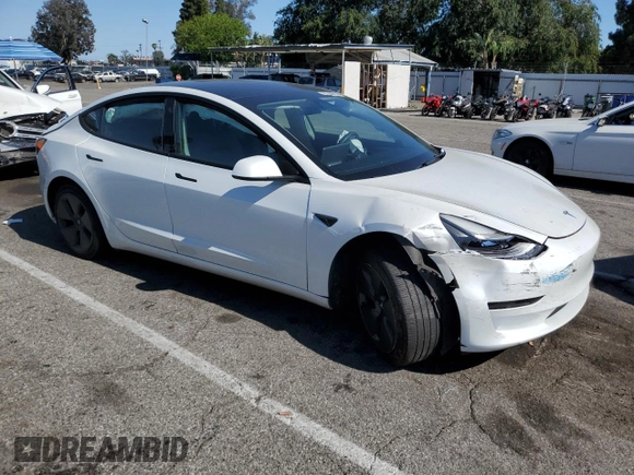 2023 Tesla Model 3 z VIN 5YJ3E1EA5PF401240, wystawiony jako Copart lot #56548895 z przebiegiem 25 188 mil mil oraz Szkoda całkowita • Salvage title. Historia ofert i sprzedaży dostępna na DreamBid. Obrazek 4.