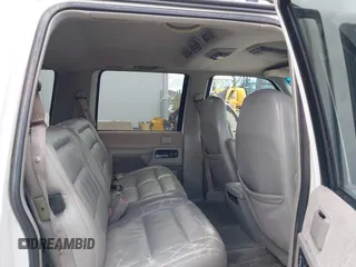 1994 GMC Suburban z VIN 1GKGK26N6RJ771534, wystawiony jako IAAI lot #42359227 z przebiegiem 257 865 mil mil oraz . Historia ofert i sprzedaży dostępna na DreamBid. Obrazek 8.