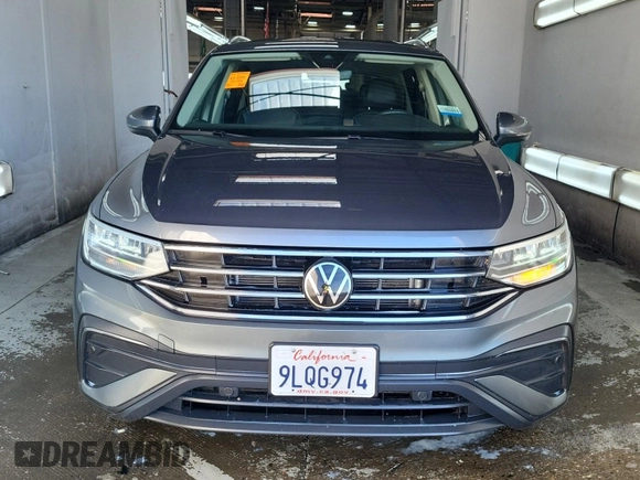 2024 Volkswagen Tiguan SE with VIN 3VV3B7AX8RM107014, listed as a IAAI auction lot 42734341 with 27,789 mi miles and . Bid and sale history available at DreamBid. Image 55.