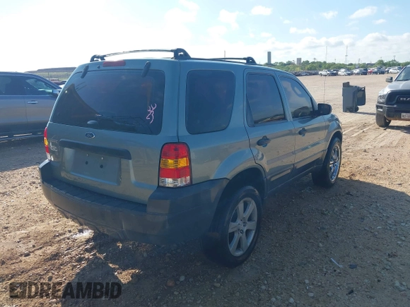 2007 Ford Escape XLS with VIN 1FMCU02ZX7KA92581, listed as a IAAI auction lot 42588917 with 186,699 mi miles and . Bid and sale history available at DreamBid. Image 4.