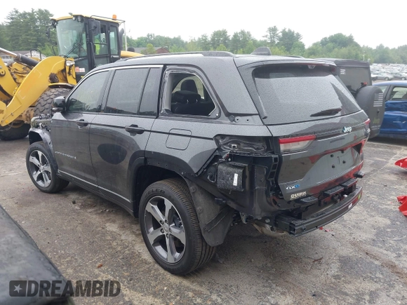 2023 Jeep Grand Cherokee z VIN 1C4RJYB69PC582211, wystawiony jako IAAI lot #40186115 z przebiegiem 3 119 mil mil oraz . Historia ofert i sprzedaży dostępna na DreamBid. Obrazek 3.