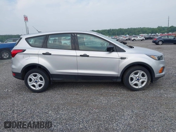 2019 Ford Escape S с VIN 1FMCU0F7XKUA86477, выставлен на аукционе IAAI как лот 42497551 с пробегом 17 985 миль миль и . История ставок и продаж доступна на DreamBid. Изображение 13.