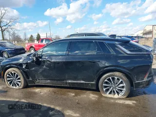2024 Cadillac LYRIQ z VIN 1GYKPVRL9RZ111390, wystawiony jako IAAI lot #41662261 z przebiegiem 21 184 mil mil oraz . Historia ofert i sprzedaży dostępna na DreamBid. Obrazek 14.