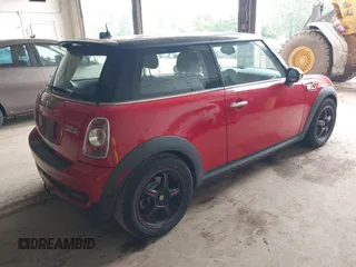 2011 MINI Hardtop S с VIN WMWSV3C53BTY21966, выставлен на аукционе IAAI как лот 42488361 с пробегом 114 029 миль миль и . История ставок и продаж доступна на DreamBid. Изображение 4.