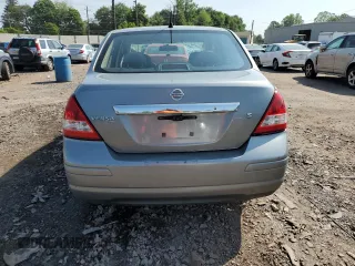 2007 Nissan Versa SL z VIN 3N1BC11E77L451507, wystawiony jako Copart lot #59663715 z przebiegiem 132 363 mil mil oraz Szkoda całkowita • Salvage title. Historia ofert i sprzedaży dostępna na DreamBid. Obrazek 6.
