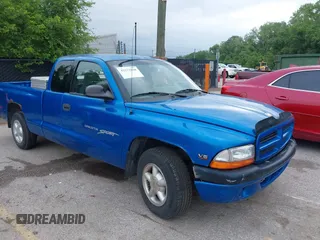 2000 Dodge Dakota z VIN 1B7GL22X3YS764825, wystawiony jako IAAI lot #42272548 z przebiegiem 142 028 mil mil oraz . Historia ofert i sprzedaży dostępna na DreamBid. Obrazek 1.