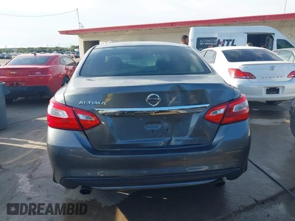 2017 Nissan Altima S z VIN 1N4AL3AP8HC499140, wystawiony jako IAAI lot #42375201 z przebiegiem 166 110 mil mil oraz . Historia ofert i sprzedaży dostępna na DreamBid. Obrazek 16.