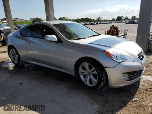 2010 Hyundai Genesis Coupe Grand Touring z VIN KMHHU6KH8AU040913, wystawiony jako Copart lot #57479885 z przebiegiem Nie podano mil oraz Szkoda całkowita • Salvage title. Historia ofert i sprzedaży dostępna na DreamBid. Obrazek 4.