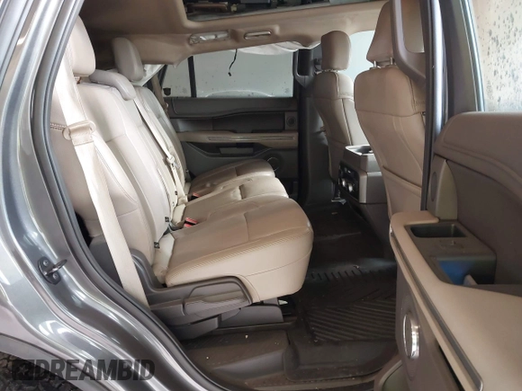 2018 Ford Expedition XLT z VIN 1FMJU1JT7JEA22830, wystawiony jako IAAI lot #42050739 z przebiegiem 114 529 mil mil oraz . Historia ofert i sprzedaży dostępna na DreamBid. Obrazek 8.
