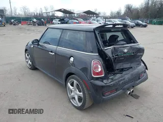 2013 MINI Hardtop S z VIN WMWSV3C51DT393480, wystawiony jako IAAI lot #41875837 z przebiegiem 117 157 mil mil oraz . Historia ofert i sprzedaży dostępna na DreamBid. Obrazek 3.