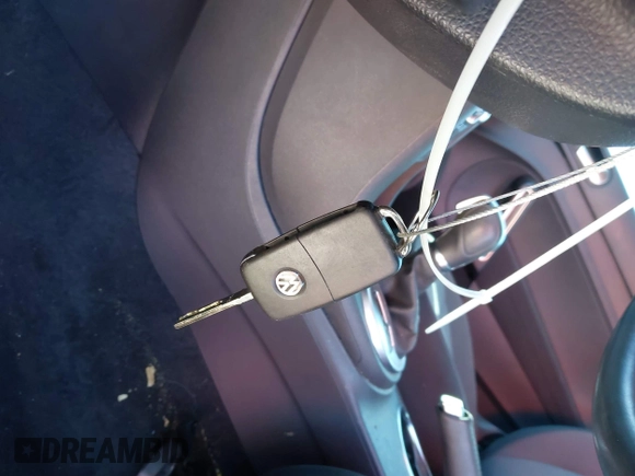 2019 Volkswagen Beetle S с VIN 3VWFD7AT7KM719095, выставлен на аукционе IAAI как лот 40919031 с пробегом 86 516 миль миль и . История ставок и продаж доступна на DreamBid. Изображение 11.
