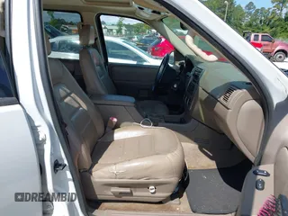 2005 Ford Explorer XLT z VIN 1FMZU63K85UB56973, wystawiony jako IAAI lot #42126749 z przebiegiem 207 441 mil mil oraz . Historia ofert i sprzedaży dostępna na DreamBid. Obrazek 5.