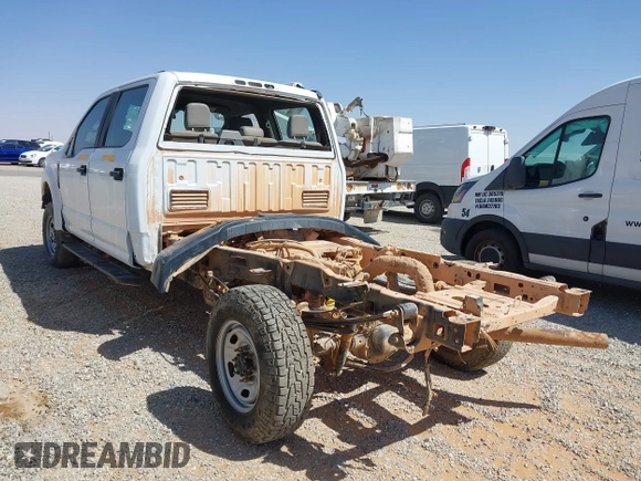 2019 Ford Super Duty F-250 SRW XL with VIN 1FD7W2B61KEF57849, listed as a IAAI auction lot 42026983 with 1 mi miles. Bid and sale history available at carsss.com. Image 3.