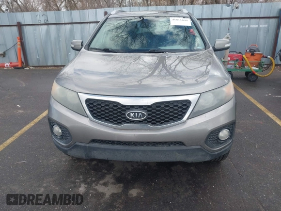 2011 Kia Sorento LX with VIN 5XYKTDA15BG055068, listed as a IAAI auction lot 41811844 with 168,685 mi miles. Bid and sale history available at carsss.com. Image 6.