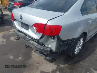 2011 Volkswagen Jetta SE z VIN 3VWDZ7AJ7BM340220, wystawiony jako IAAI lot #42136168 z przebiegiem 147 864 mil mil oraz . Historia ofert i sprzedaży dostępna na DreamBid. Obrazek 6.
