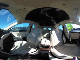 2017 Tesla Model S 100D with VIN 5YJSA1E22HF219352, listed as a IAAI auction lot 41831322 with 97,516 mi miles and . Bid and sale history available at DreamBid. Image 18.