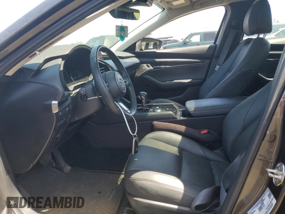 2022 Mazda 3 2.5 Turbo z VIN 3MZBPBAY7NM319420, wystawiony jako Copart lot #53494754 z przebiegiem 15 063 mil mil oraz Szkoda całkowita • Salvage title. Historia ofert i sprzedaży dostępna na DreamBid. Obrazek 7.