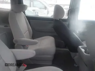2020 Kia Sedona L with VIN KNDMA5C17L6595852, listed as a IAAI auction lot 41566584 with 102,712 mi miles. Bid and sale history available at carsss.com. Image 8.