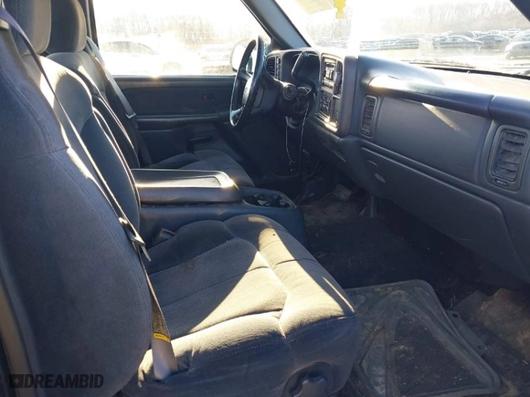 2000 Chevrolet Silverado 1500 LS with VIN 1GCEK14T2YE294302, listed as a IAAI auction lot 41780399 with 227,806 mi miles. Bid and sale history available at carsss.com. Image 5.