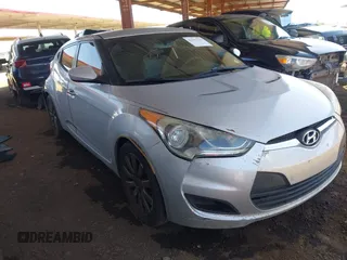 2012 Hyundai Veloster w/Black Int z VIN KMHTC6AD2CU052067, wystawiony jako IAAI lot #42261316 z przebiegiem 187 234 mil mil oraz . Historia ofert i sprzedaży dostępna na DreamBid. Obrazek 1.