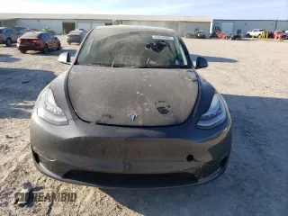 2022 Tesla Model Y Long Range with VIN 7SAYGDEE6NF331851, listed as a Copart auction lot 43600955 with 32,680 mi miles and Salvage Title. Bid and sale history available at DreamBid. Image 5.