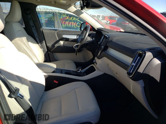 2019 Volvo XC40 Momentum z VIN YV4162XZ5K2010109, wystawiony jako Copart lot #63005511 z przebiegiem 51 403 mil mil oraz . Historia ofert i sprzedaży dostępna na DreamBid. Obrazek 5.