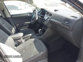 2024 Volkswagen Tiguan Wolfsburg Edition z VIN 3VV6B7AX1RM215178, wystawiony jako IAAI lot #42080886 z przebiegiem 6 914 mil mil oraz . Historia ofert i sprzedaży dostępna na DreamBid. Obrazek 5.