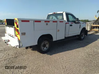 2017 Ford Super Duty F-250 SRW XLT with VIN 1FTBF2BT9HEC33223, listed as a IAAI auction lot 41980301 with 338,522 mi miles. Bid and sale history available at carsss.com. Image 4.