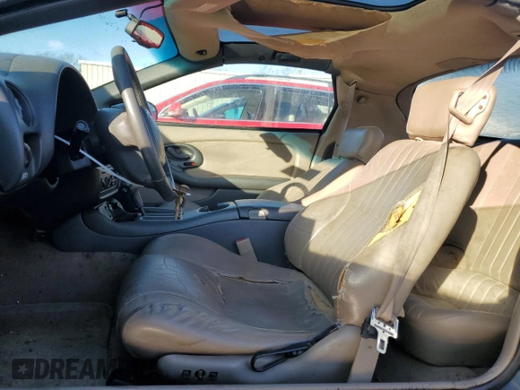 1998 Pontiac Firebird Firebird z VIN 2G2FS22K2W2214739, wystawiony jako Copart lot #43852925 z przebiegiem Nie podano mil oraz Czysty tytuł • Clean title. Historia ofert i sprzedaży dostępna na DreamBid. Obrazek 7.