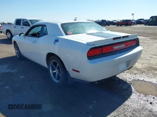 2011 Dodge Challenger z VIN 2B3CJ4DG5BH602787, wystawiony jako IAAI lot #41759684 z przebiegiem 128 055 mil mil oraz . Historia ofert i sprzedaży dostępna na DreamBid. Obrazek 3.