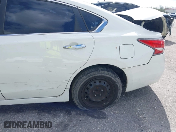 2015 Nissan Altima 2.5 S with VIN 1N4AL3AP5FC297935, listed as a IAAI auction lot 41963576 with 225,230 mi miles. Bid and sale history available at carsss.com. Image 15.