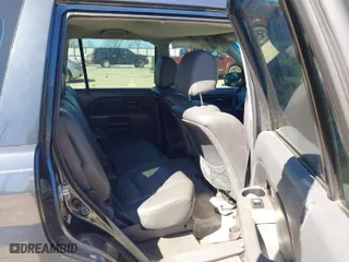 2006 Honda Pilot LX with VIN 5FNYF18106B029559, listed as a IAAI auction lot 41577540 with 353,109 mi miles. Bid and sale history available at carsss.com. Image 8.