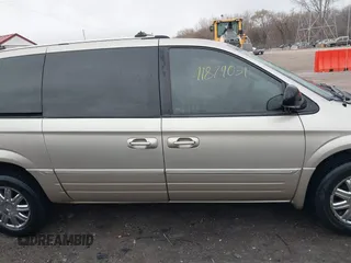 2006 Chrysler Town & Country LWB Limited with VIN 2A8GP64L66R798366, listed as a IAAI auction lot 41879031 with 231,603 mi miles. Bid and sale history available at carsss.com. Image 14.