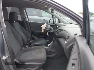 2020 Chevrolet Trax LS with VIN 3GNCJKSB3LL154785, listed as a IAAI auction lot 42523242 with 31,038 mi miles and . Bid and sale history available at DreamBid. Image 5.