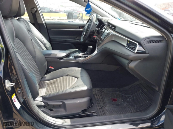 2018 Toyota Camry LE with VIN 4T1B11HK5JU076028, listed as a IAAI auction lot 41989266 with 215,235 mi miles. Bid and sale history available at carsss.com. Image 5.