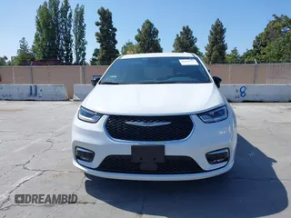 2024 Chrysler Pacifica Touring with VIN 2C4RC1FG7RR194974, listed as a IAAI auction lot 42459547 with 13,200 mi miles and . Bid and sale history available at DreamBid. Image 12.