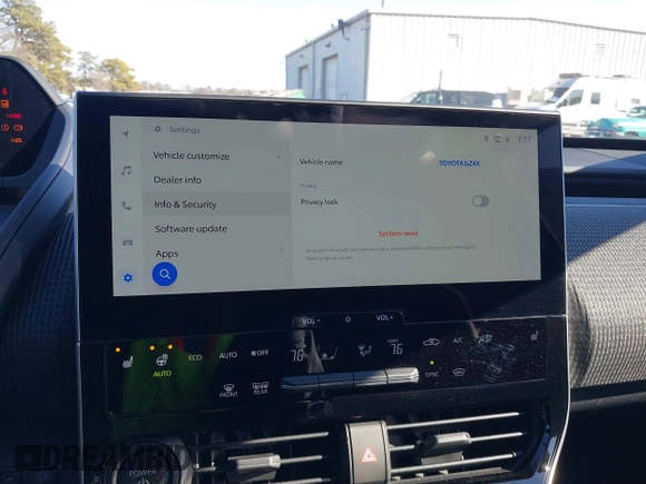 2024 Toyota bZ4X XLE z VIN JTMAAAAA3RA043494, wystawiony jako IAAI lot #41509723 z przebiegiem 5 279 mil mil oraz . Historia ofert i sprzedaży dostępna na DreamBid. Obrazek 19.