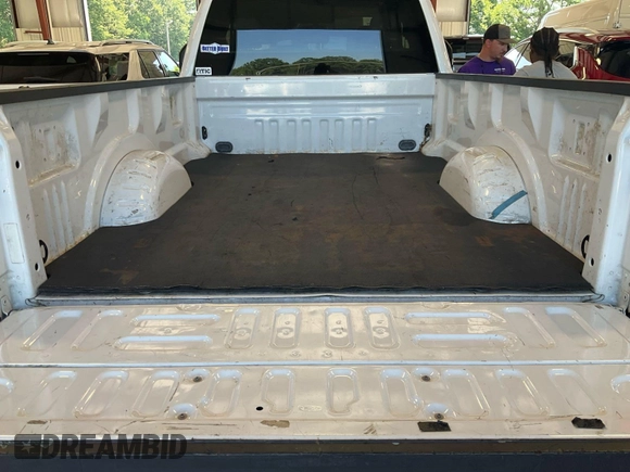 2019 Ford F-250 XL z VIN 1FT7X2B63KEC14817, wystawiony jako IAAI lot #42639323 z przebiegiem 173 427 mil mil oraz . Historia ofert i sprzedaży dostępna na DreamBid. Obrazek 30.