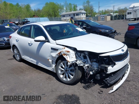 2018 Kia Optima LX with VIN 5XXGT4L31JG261091, listed as a IAAI auction lot 42168652 with 68,070 mi miles. Bid and sale history available at carsss.com. Image 1.