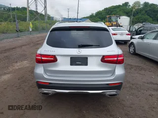 2017 Mercedes-Benz GLC 300 z VIN WDC0G4KB8HV010270, wystawiony jako IAAI lot #42355607 z przebiegiem 61 327 mil mil oraz . Historia ofert i sprzedaży dostępna na DreamBid. Obrazek 16.