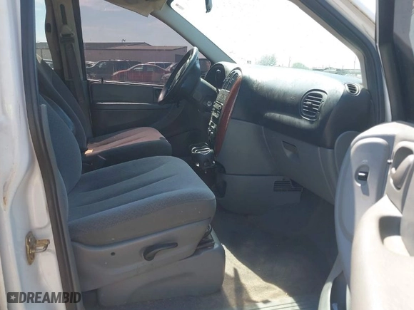 2006 Chrysler Town & Country LWB LX with VIN 2A4GP44RX6R799790, listed as a IAAI auction lot 41890709 with 151,443 mi miles. Bid and sale history available at carsss.com. Image 5.