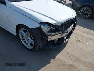 2013 Mercedes-Benz C 250 с VIN WDDGJ4HB2DG089470, выставлен на аукционе IAAI как лот 41925359 с пробегом 113 160 миль миль и . История ставок и продаж доступна на DreamBid. Изображение 6.