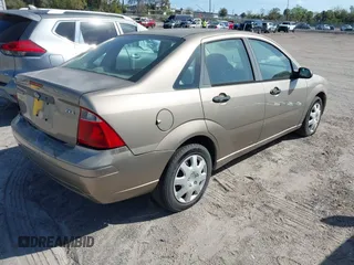 2005 Ford Focus S with VIN 1FAFP34N35W149316, listed as a IAAI auction lot 41699144 with 133,372 mi miles. Bid and sale history available at carsss.com. Image 4.