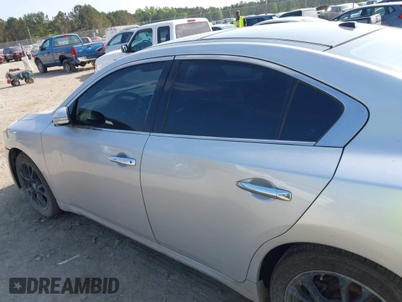 2014 Nissan Maxima S z VIN 1N4AA5AP6EC910967, wystawiony jako IAAI lot #42124722 z przebiegiem 111 986 mil mil oraz . Historia ofert i sprzedaży dostępna na DreamBid. Obrazek 14.
